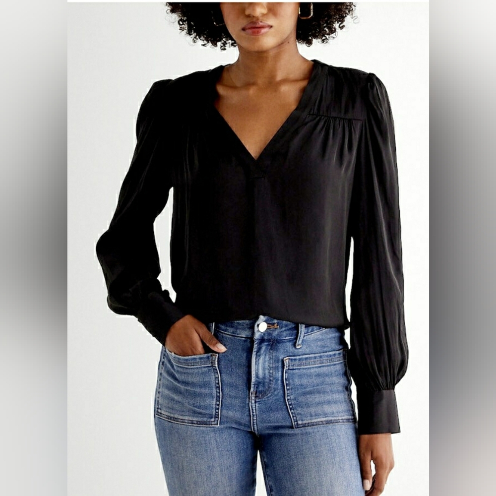 NWTS Express Classic Black V-Neck Blouse XS